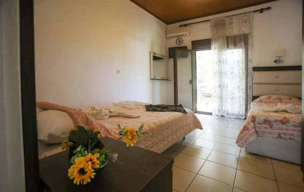 Tsitsirikos Studios Apartment Toroni