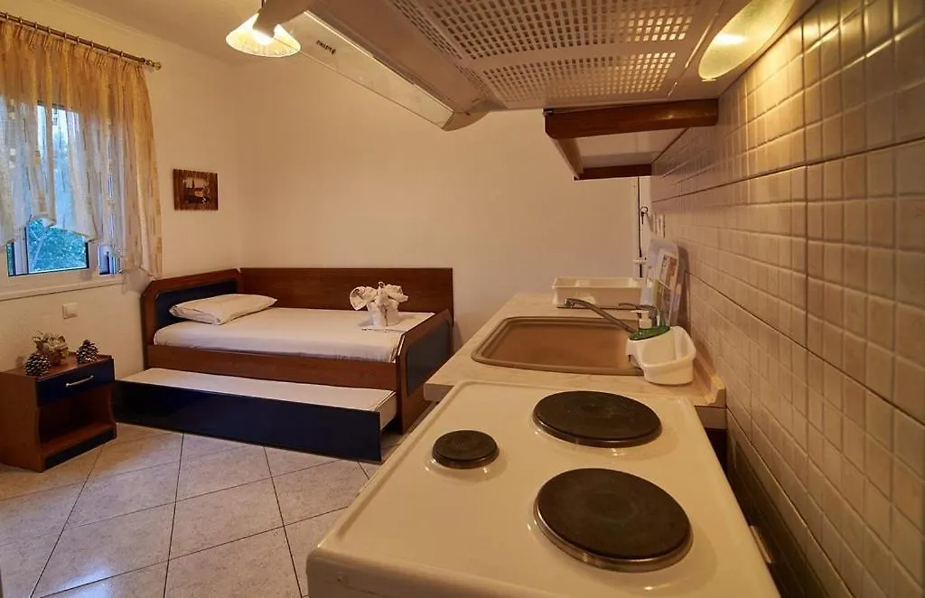Tsitsirikos Studios Apartment Toroni